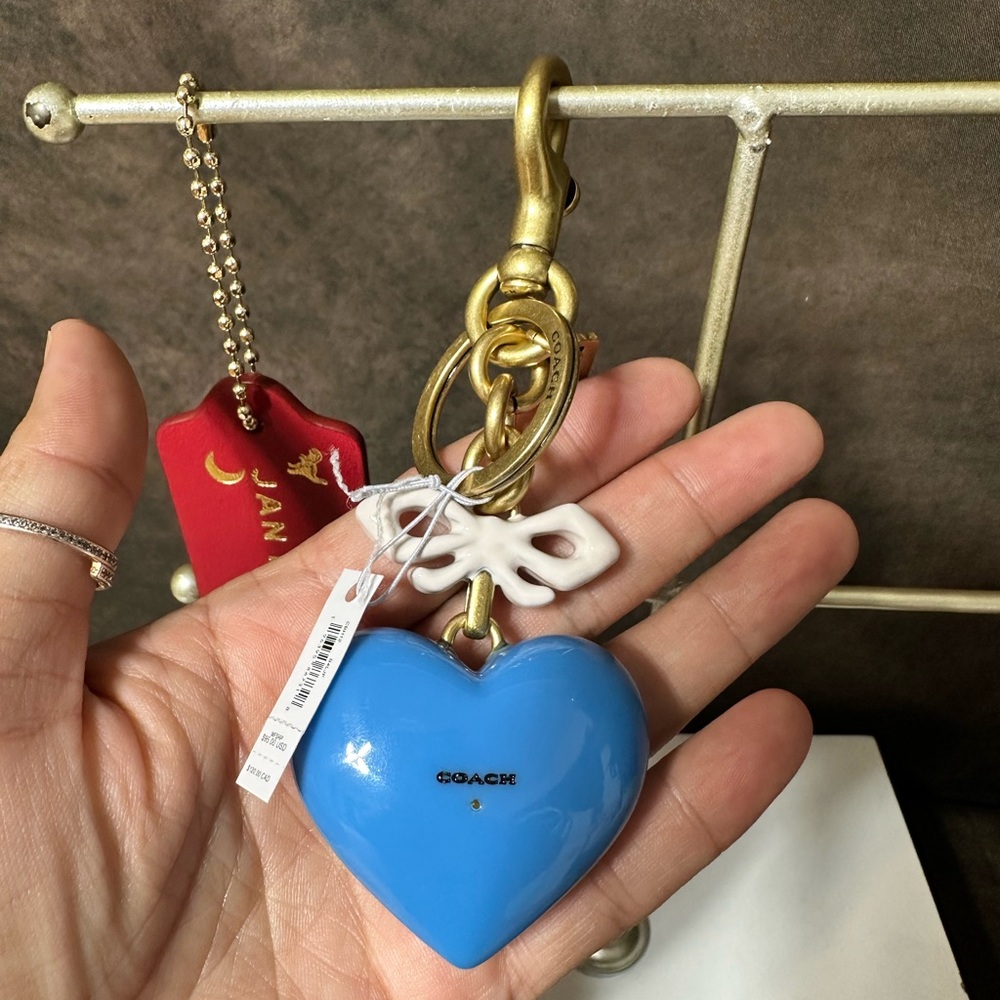 Coach heart keychain ๐ - Picture 4 of 4